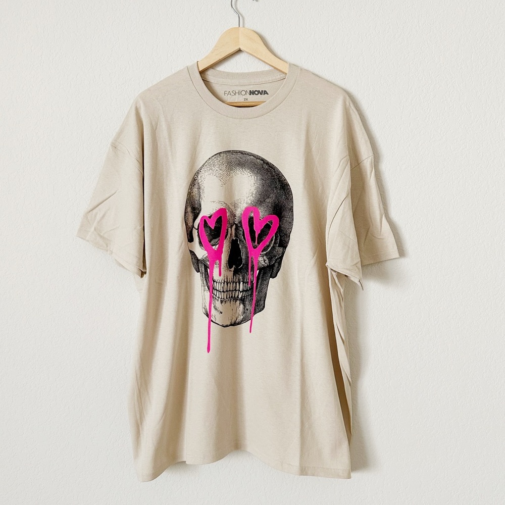 NEW Fashion Nova Skull with Pink Heart Accents Graphic Tee - Picture 6 of 6
